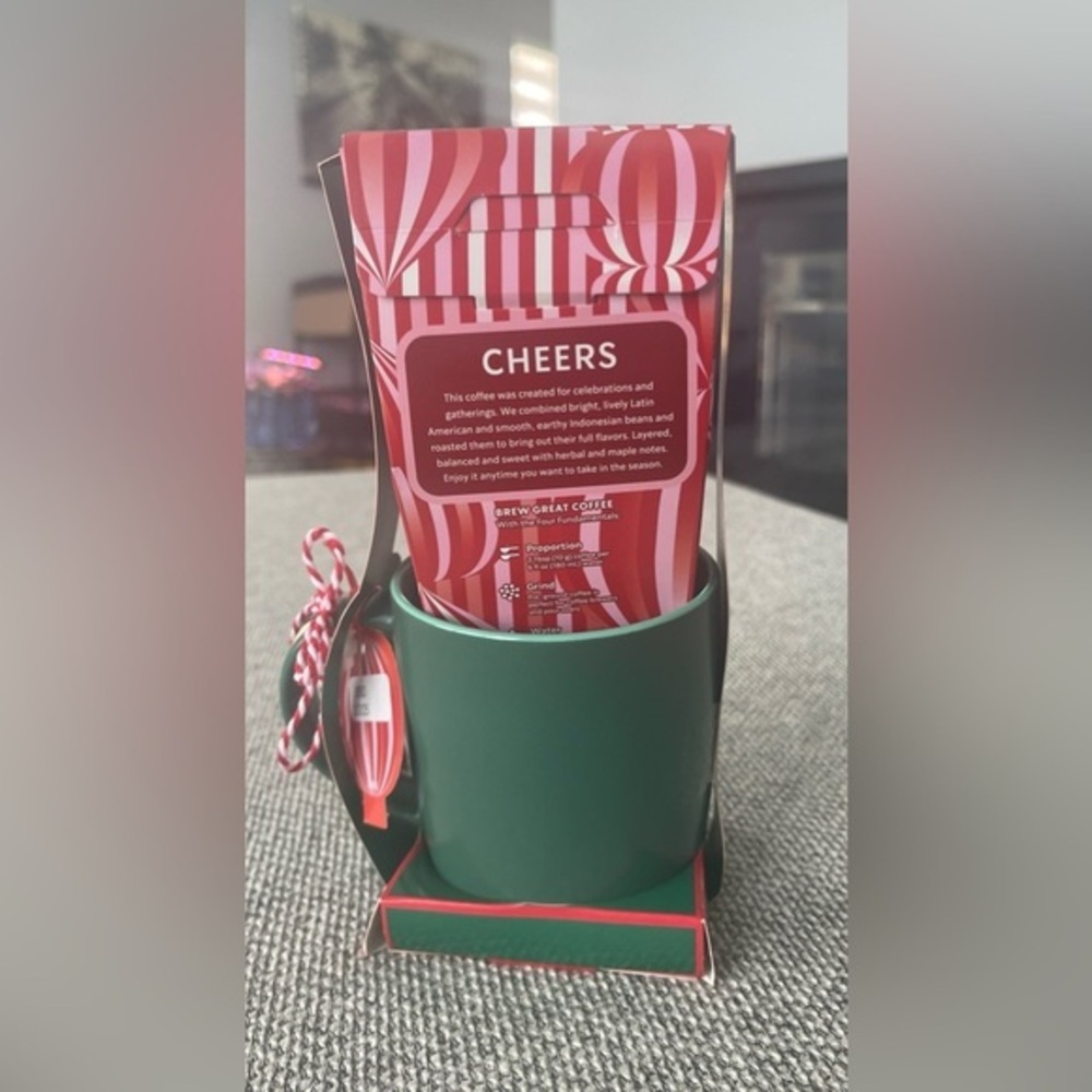 Starbucks Festive Holiday Blend Coffee Package with Green Mug - Picture 5 of 9